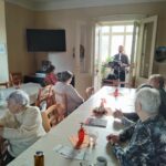 Random image: 20251029-posezení s hudbou (17)